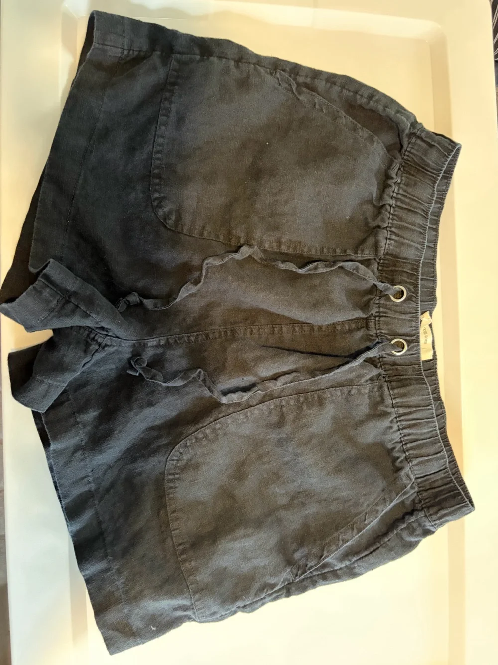 Women’s Elastic Waist Linen-Blend Shorts in Black